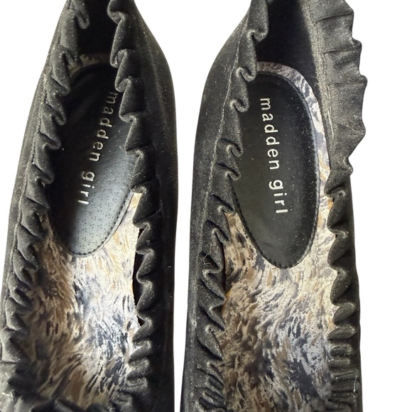 Madden Girl Guava  Cushion Pumps Ruffle Black Microsuede Women Size 9 High Heels - Picture 7 of 10